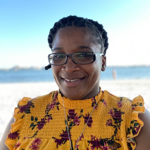 Meet your Posher, Caroline - Picture 1 of 1